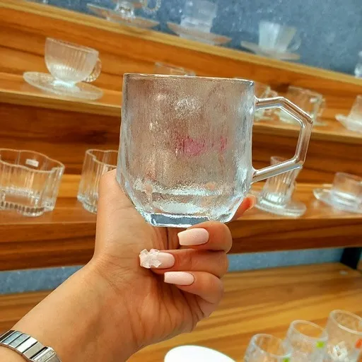 لیوان بلور مدل یخی برند رد چری با طراحی مدرن و وزن بسیار سبک