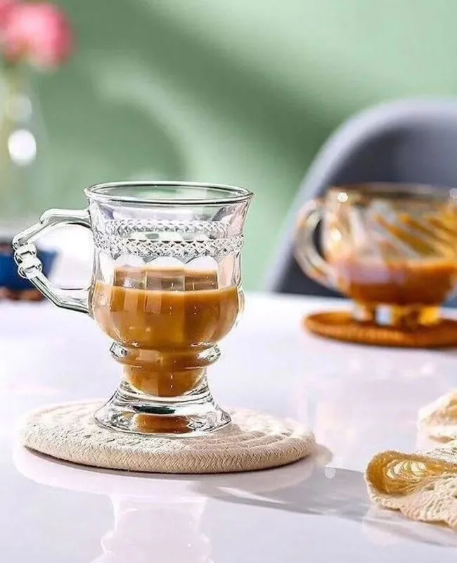 فنجان چای بلینک مکس KTZB94 حاوی چای گرم با شفافیت بلور درجه یک